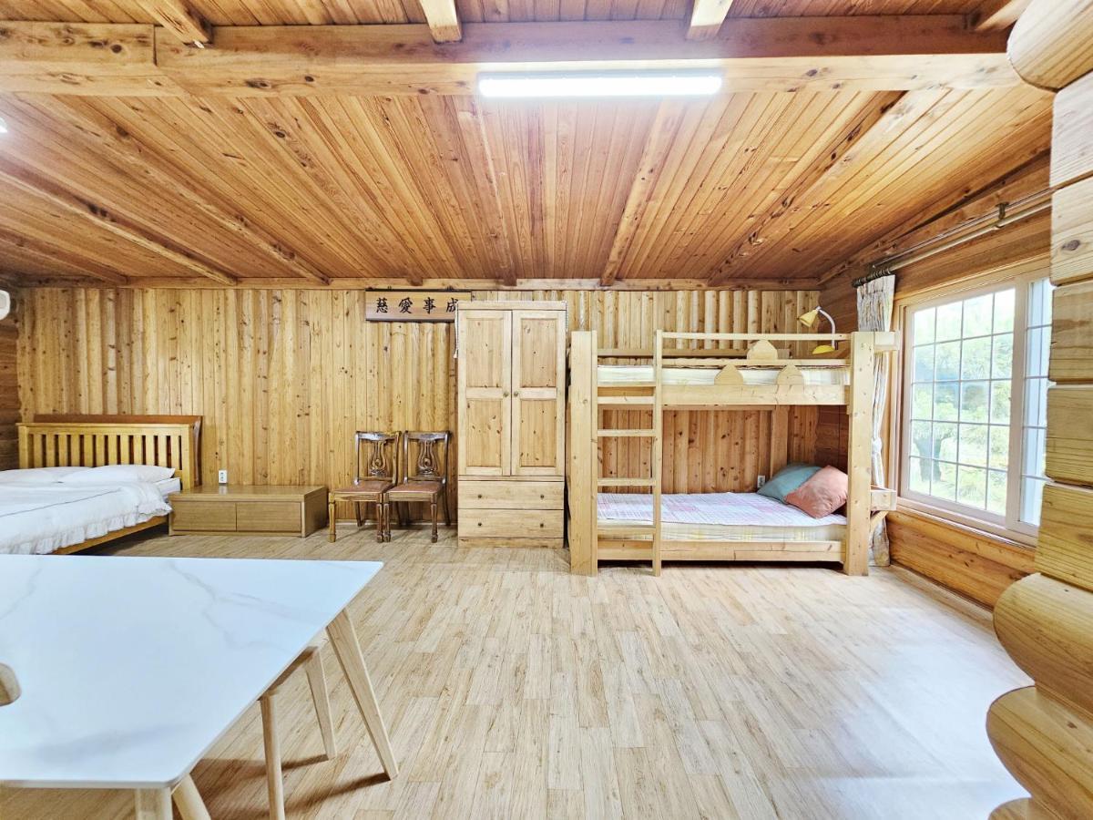Valley Village Сеогвипо Екстериор снимка