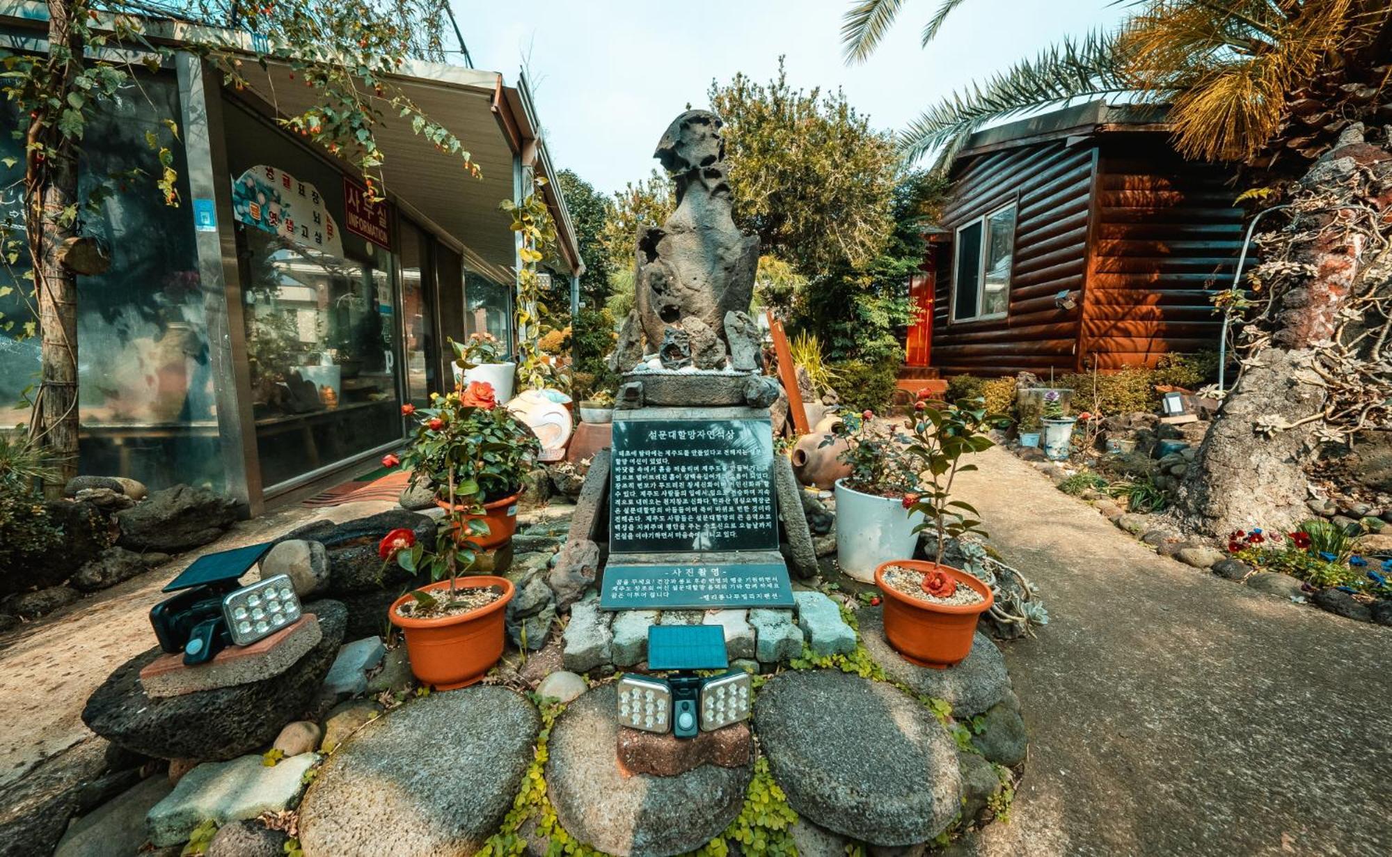 Valley Village Сеогвипо Екстериор снимка