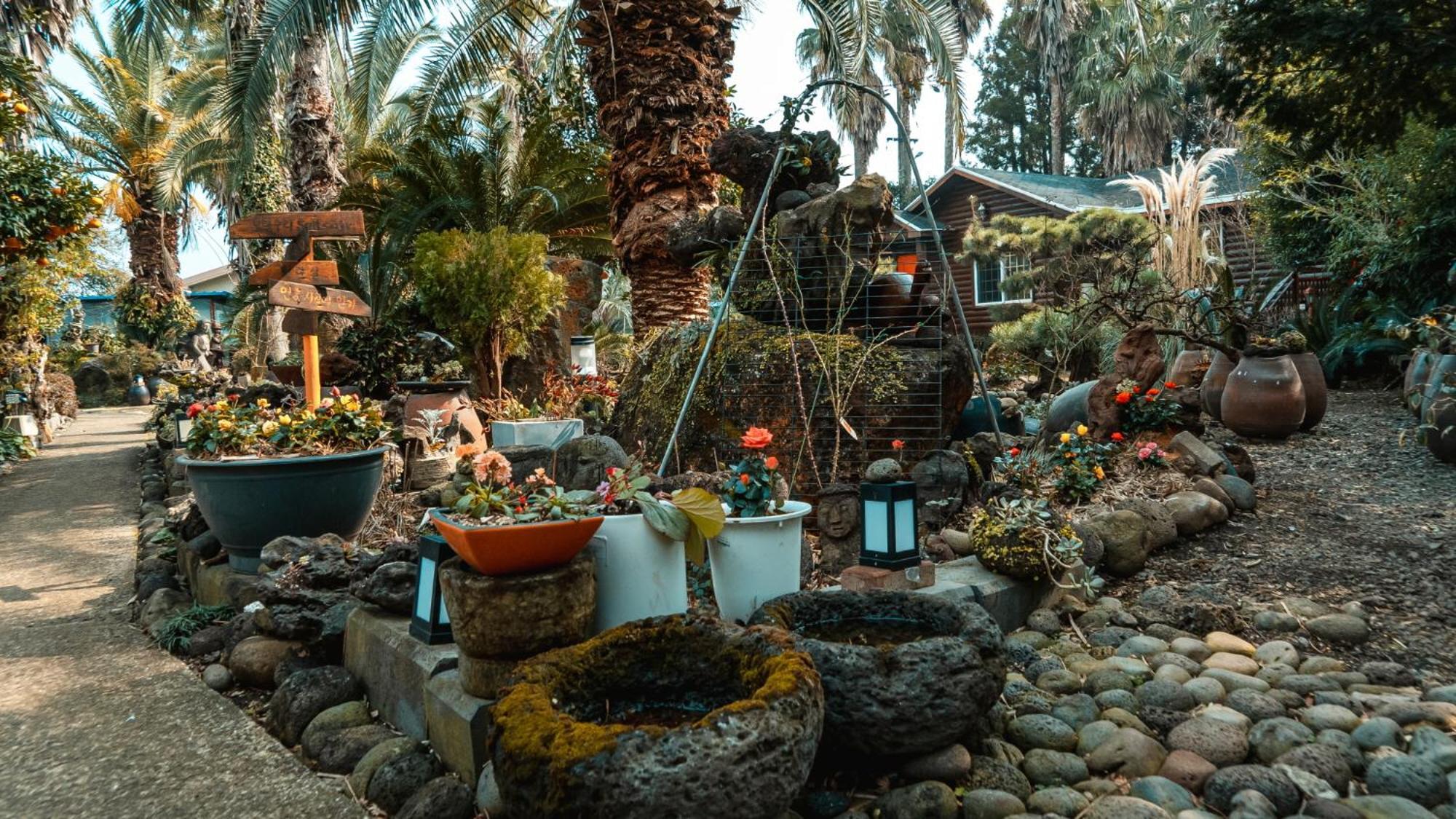 Valley Village Сеогвипо Екстериор снимка